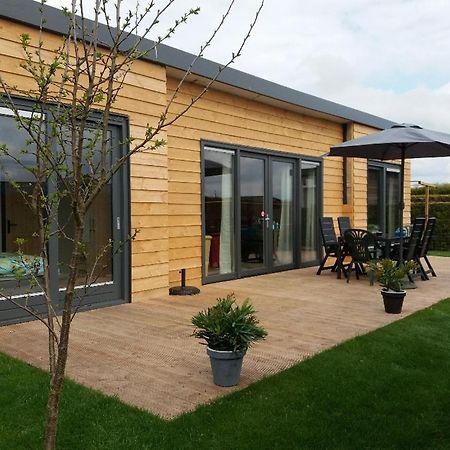luxe Vakantie bungalow met 3 slaapkamers Dronrijp Bagian luar foto