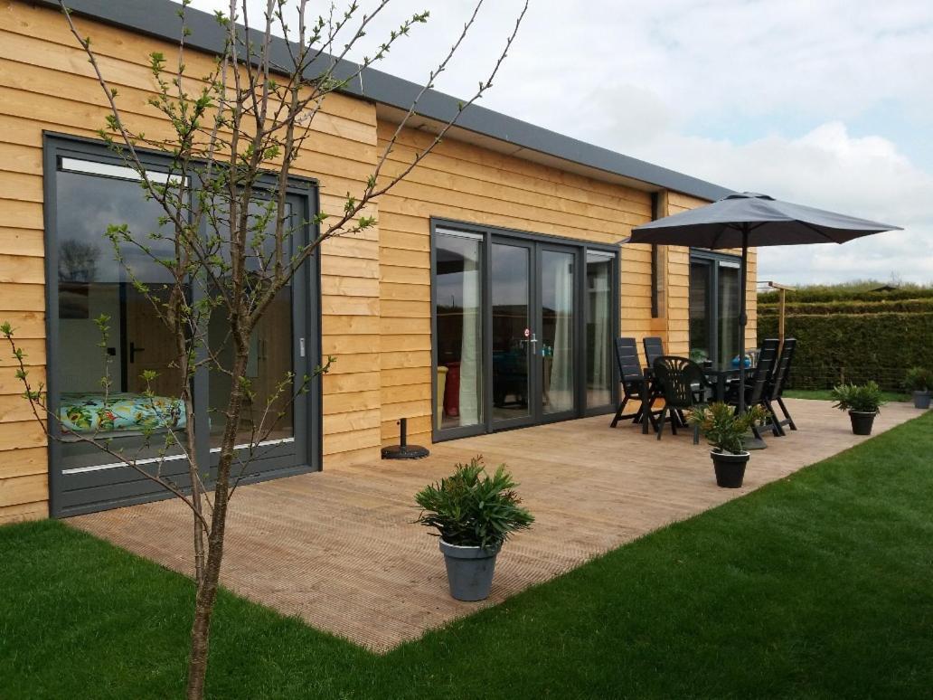 luxe Vakantie bungalow met 3 slaapkamers Dronrijp Bagian luar foto