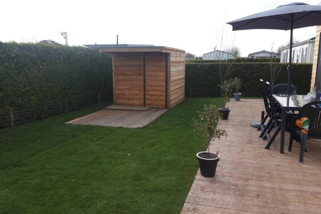 luxe Vakantie bungalow met 3 slaapkamers Dronrijp Bagian luar foto