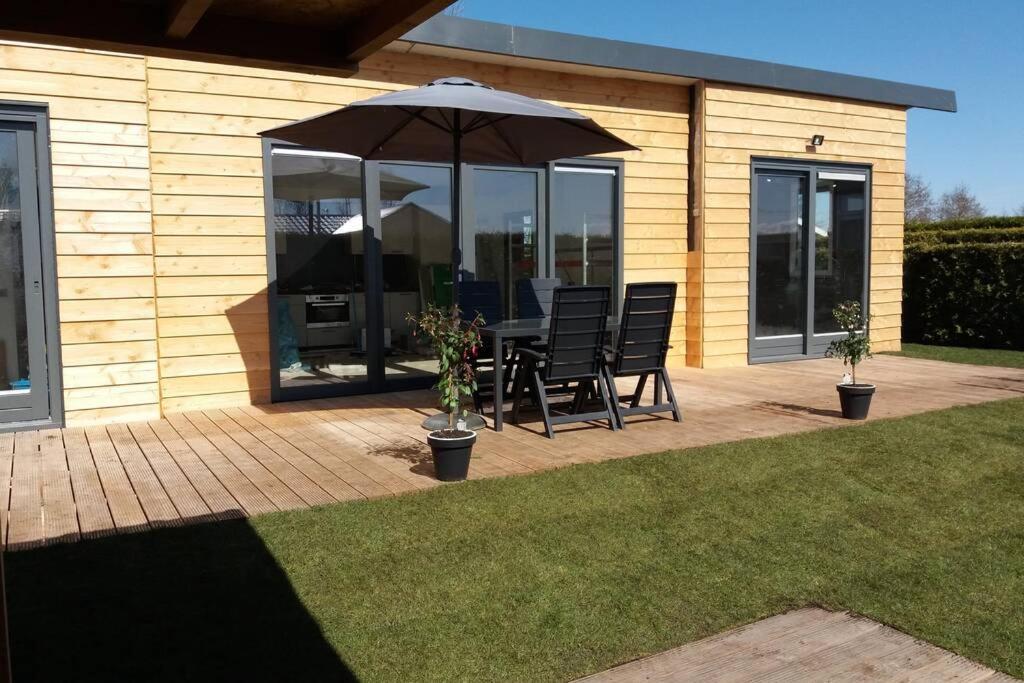 luxe Vakantie bungalow met 3 slaapkamers Dronrijp Bagian luar foto