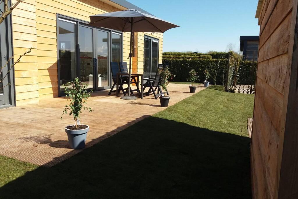 luxe Vakantie bungalow met 3 slaapkamers Dronrijp Bagian luar foto